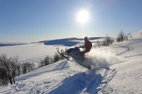 salto moto de nieve